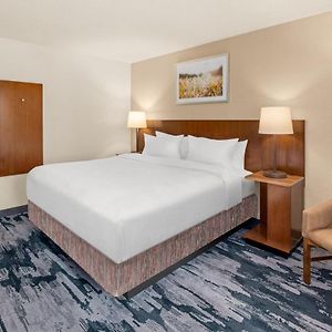 King Room Adapted Tub Mobility Hearing Accessible